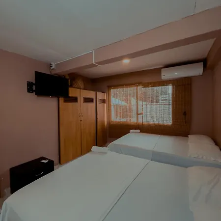 19 - 59 Diagonal A La Playa Hotel 2*