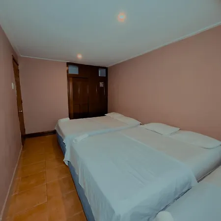 19 - 59 Diagonal A La Playa Hotel 2*