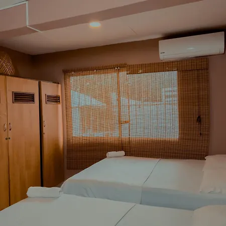 19 - 59 Diagonal A La Playa Hotel 2*